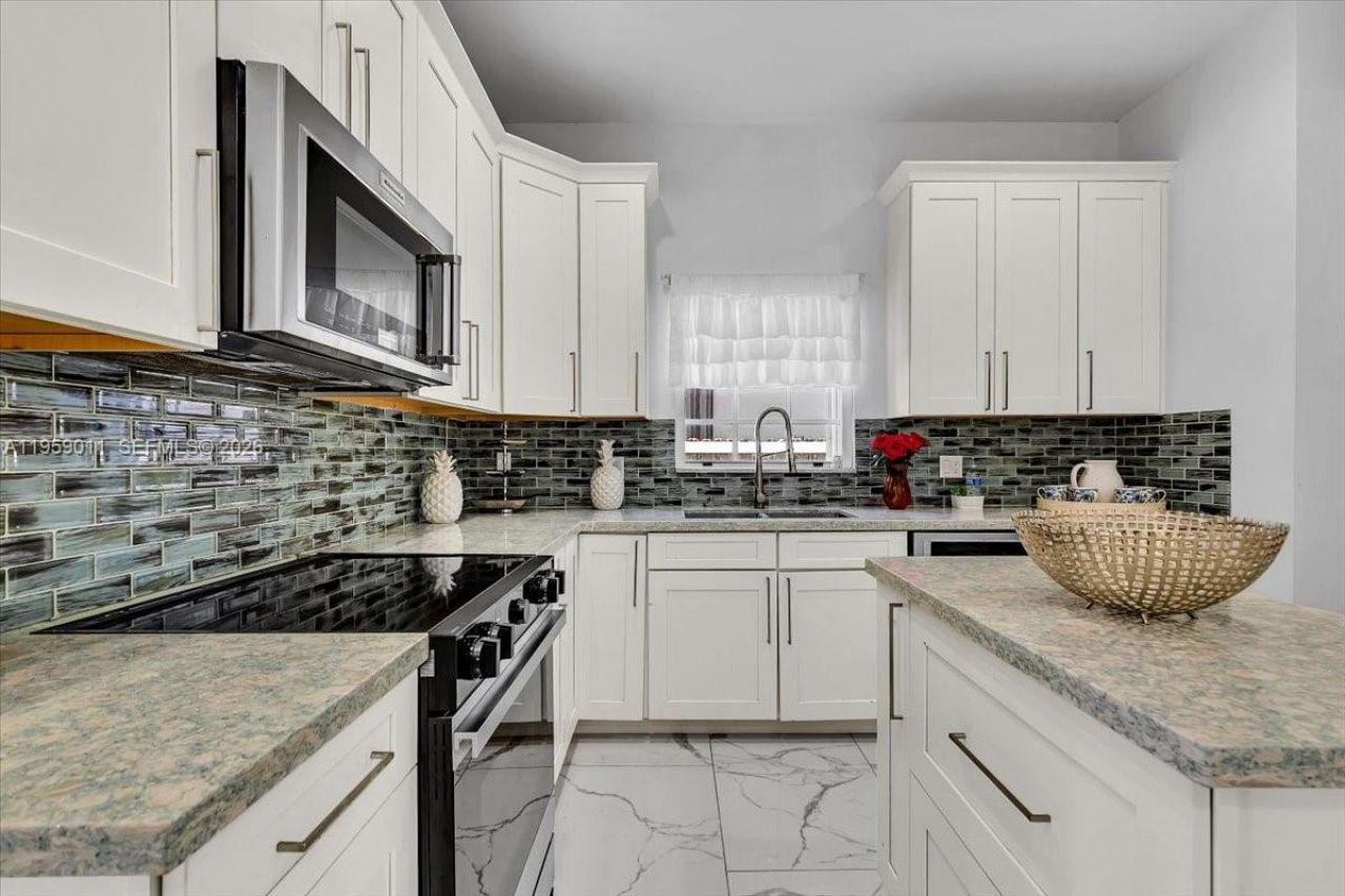 1700 Cleveland Rd, Miami Beach, FL 33141 Photo