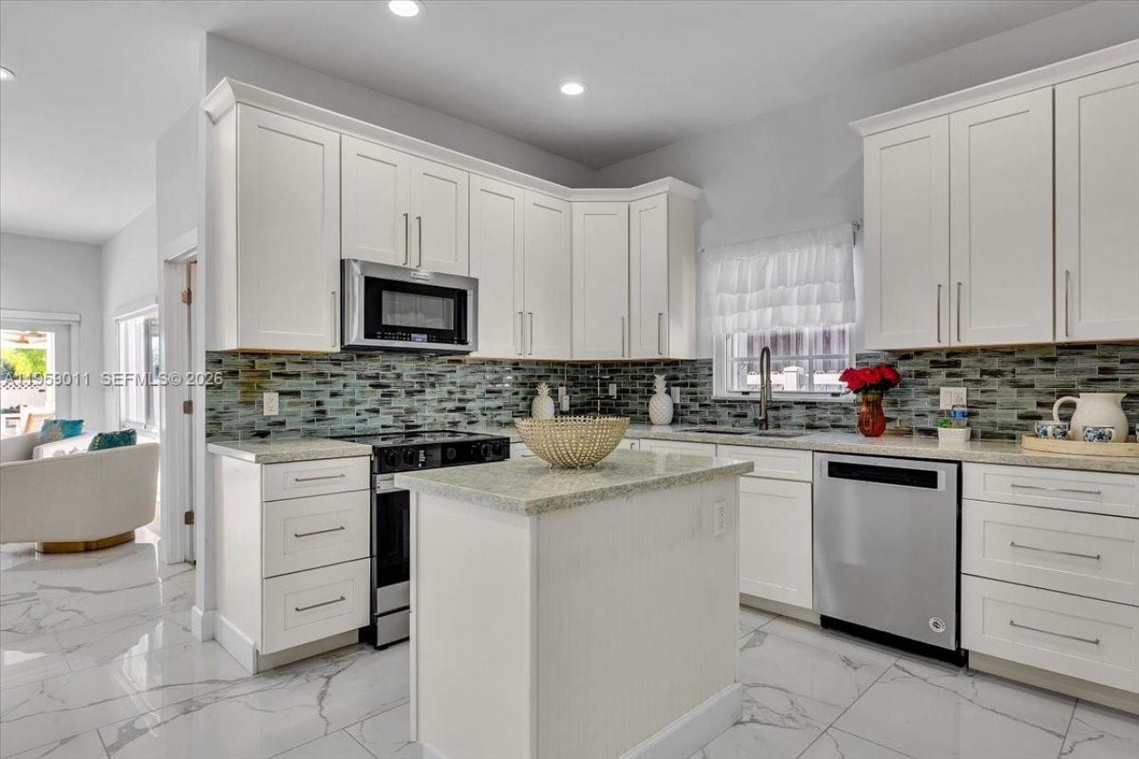 1700 Cleveland Rd, Miami Beach, FL 33141 Photo