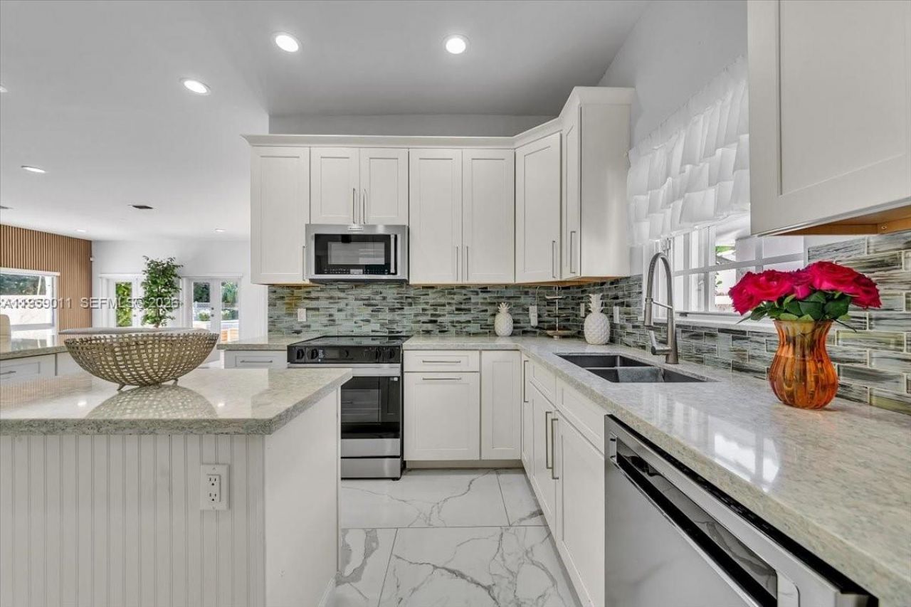 1700 Cleveland Rd, Miami Beach, FL 33141 Photo