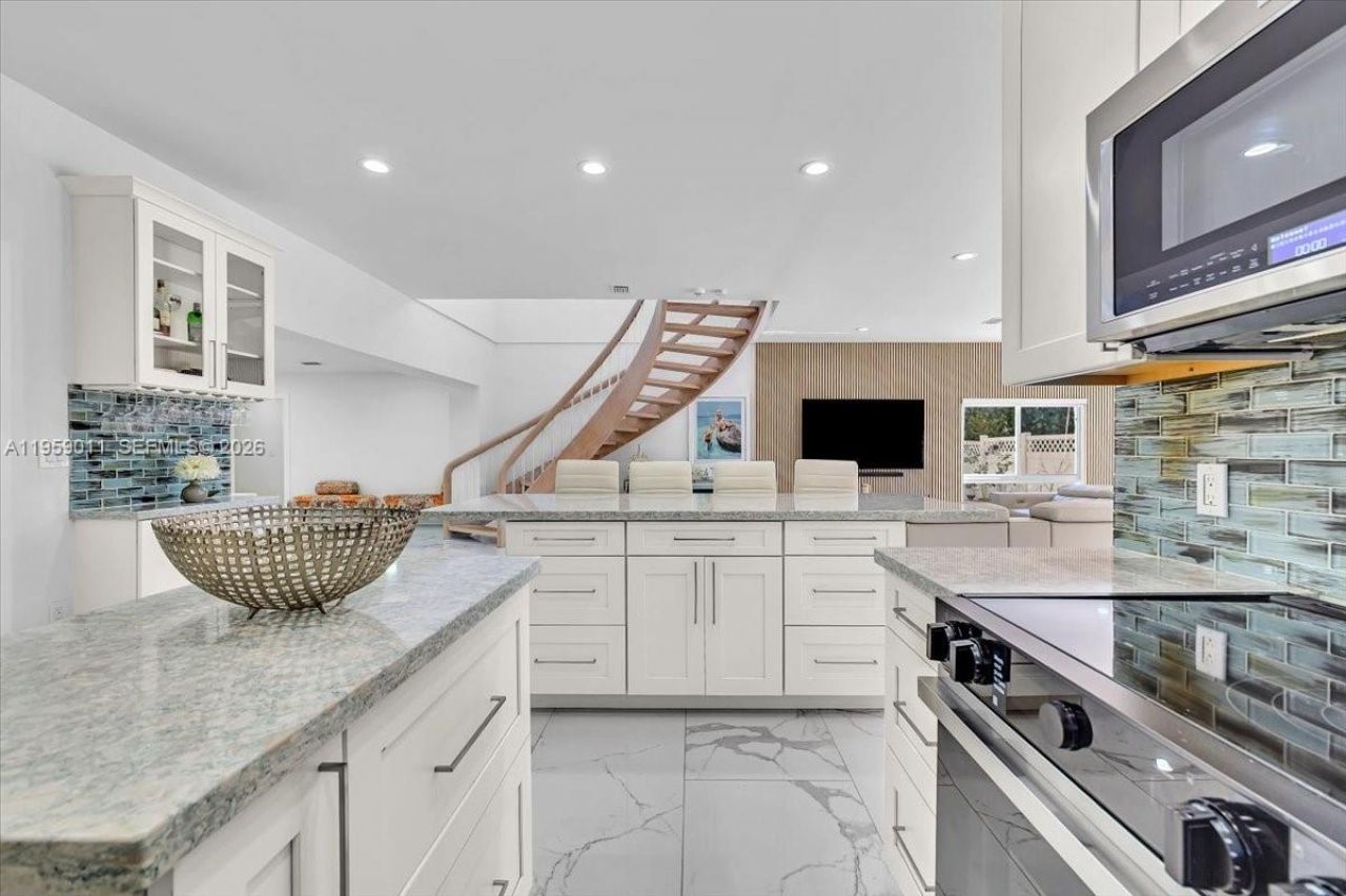 1700 Cleveland Rd, Miami Beach, FL 33141 Photo