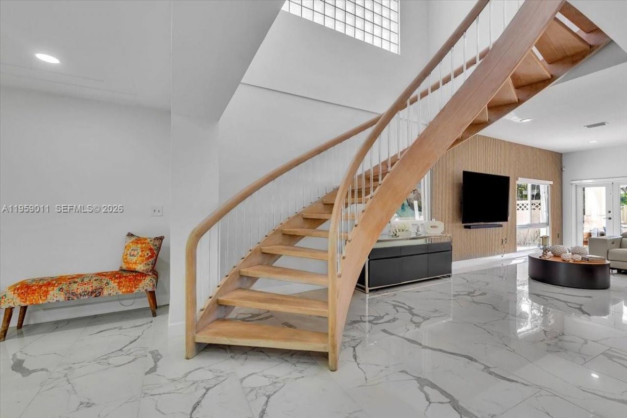 1700 Cleveland Rd, Miami Beach, FL 33141 Photo