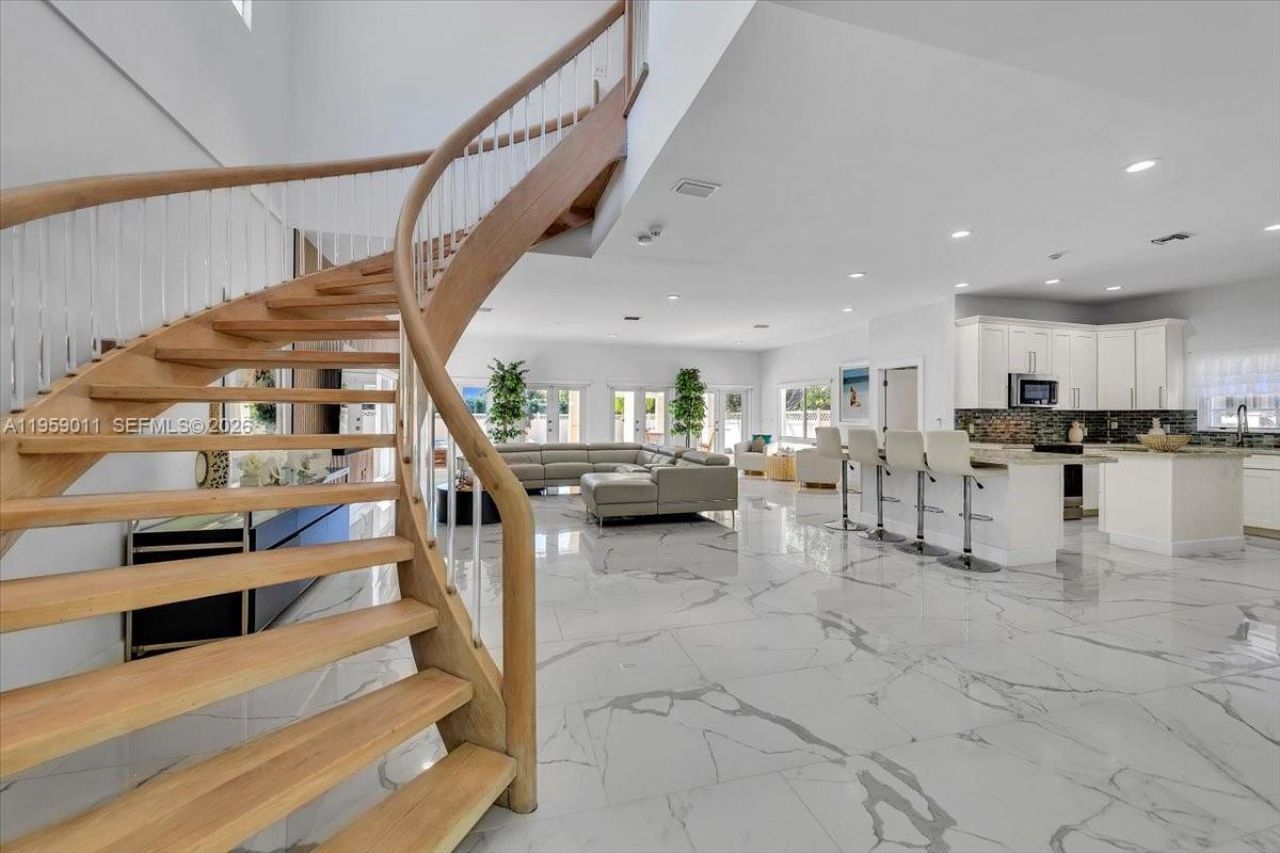 1700 Cleveland Rd, Miami Beach, FL 33141 Photo