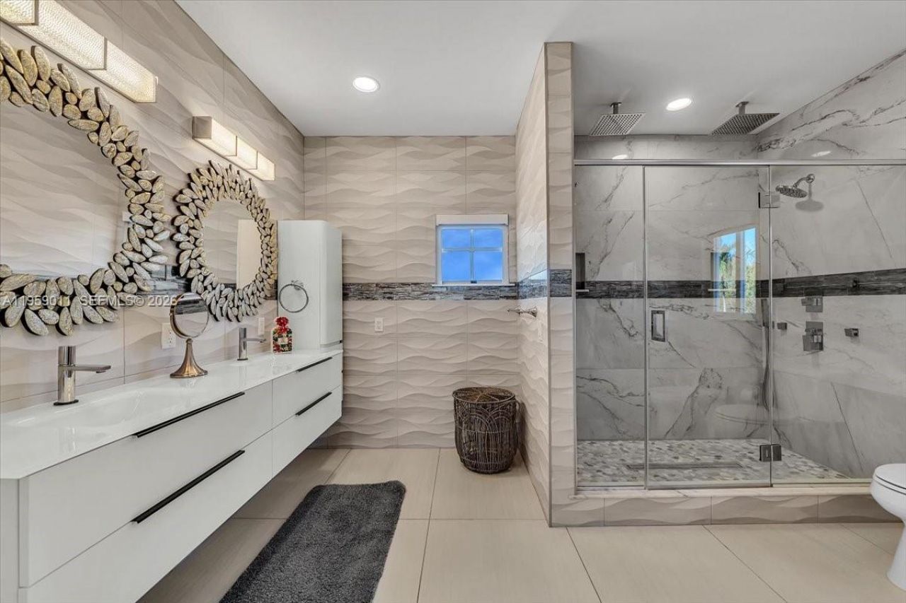 1700 Cleveland Rd, Miami Beach, FL 33141 Photo