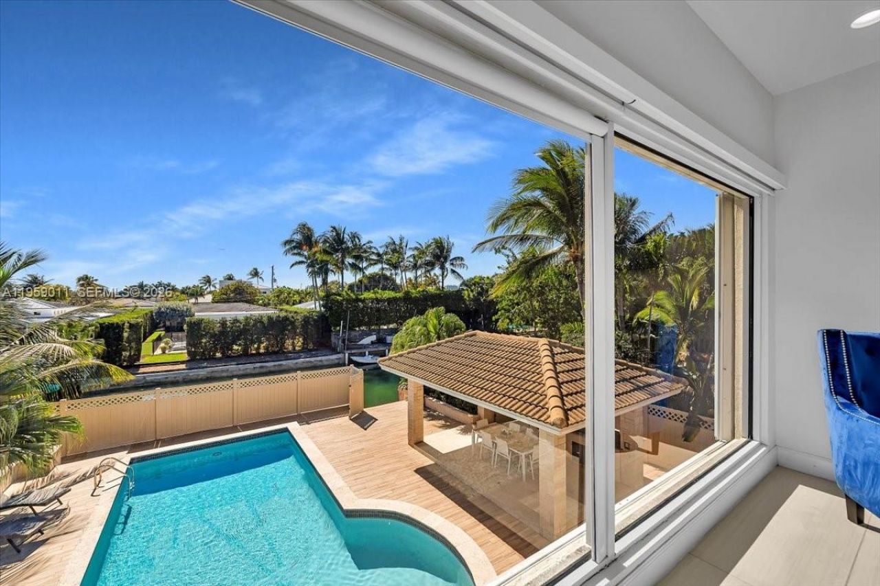 1700 Cleveland Rd, Miami Beach, FL 33141 Photo