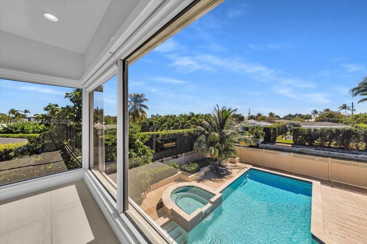 1700 Cleveland Rd, Miami Beach, FL 33141 Photo