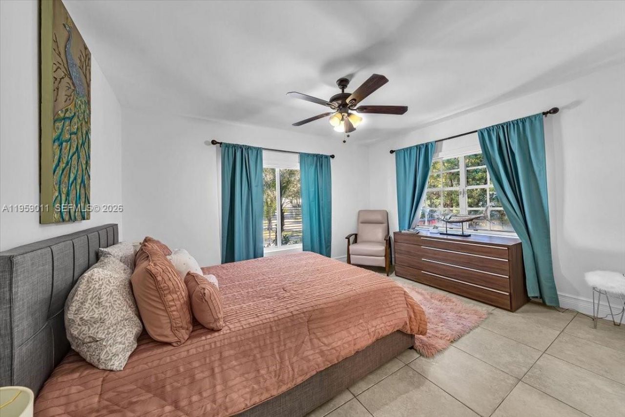 1700 Cleveland Rd, Miami Beach, FL 33141 Photo