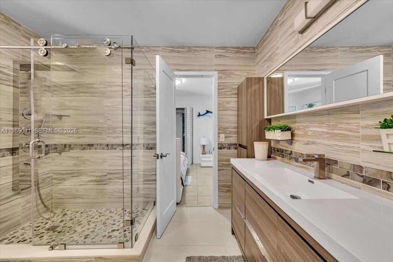 1700 Cleveland Rd, Miami Beach, FL 33141 Photo