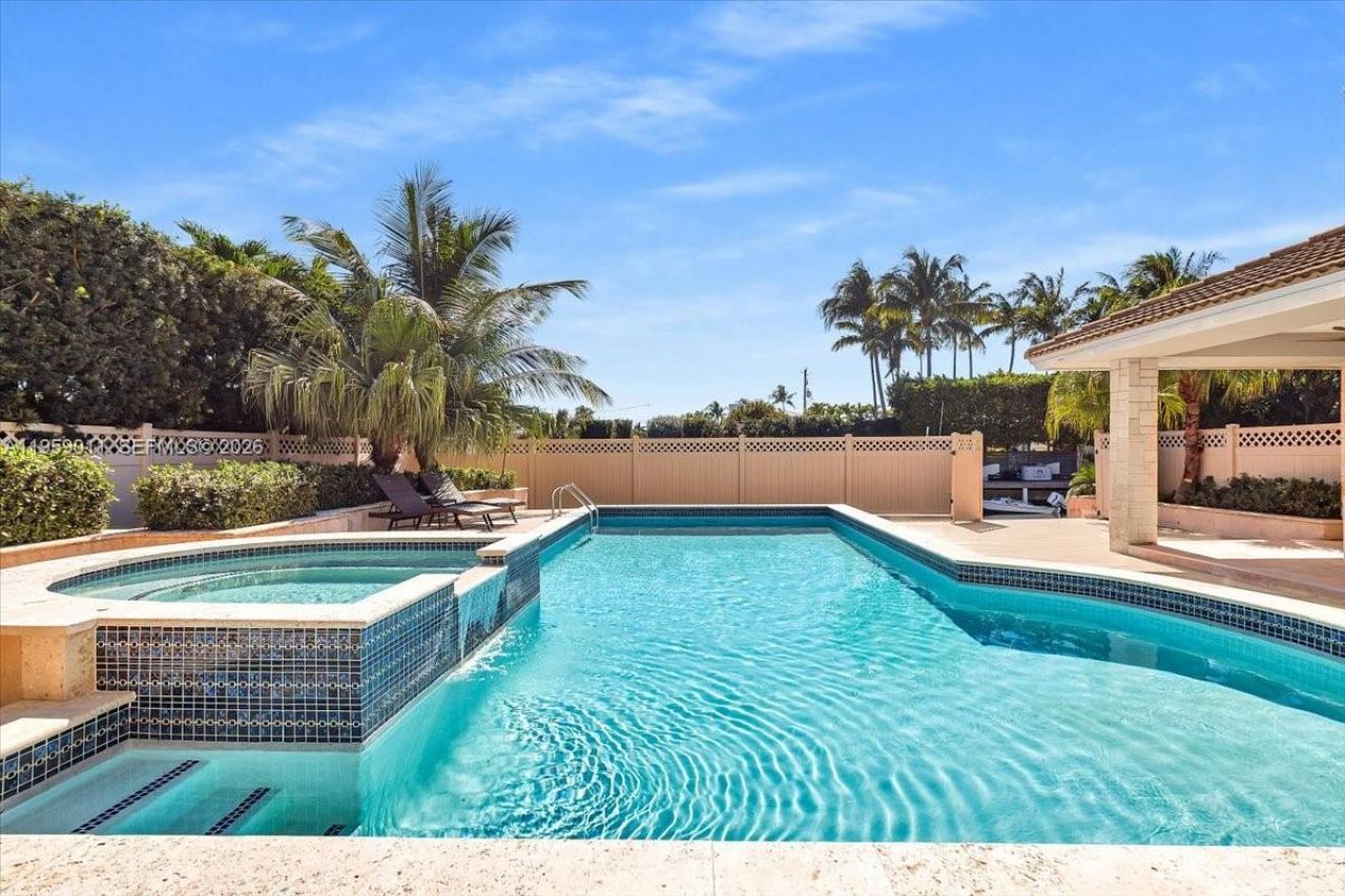 1700 Cleveland Rd, Miami Beach, FL 33141 Photo