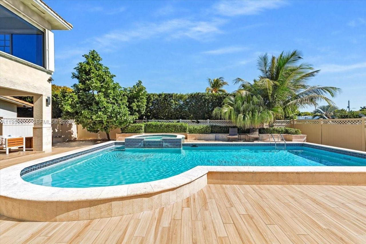 1700 Cleveland Rd, Miami Beach, FL 33141 Photo