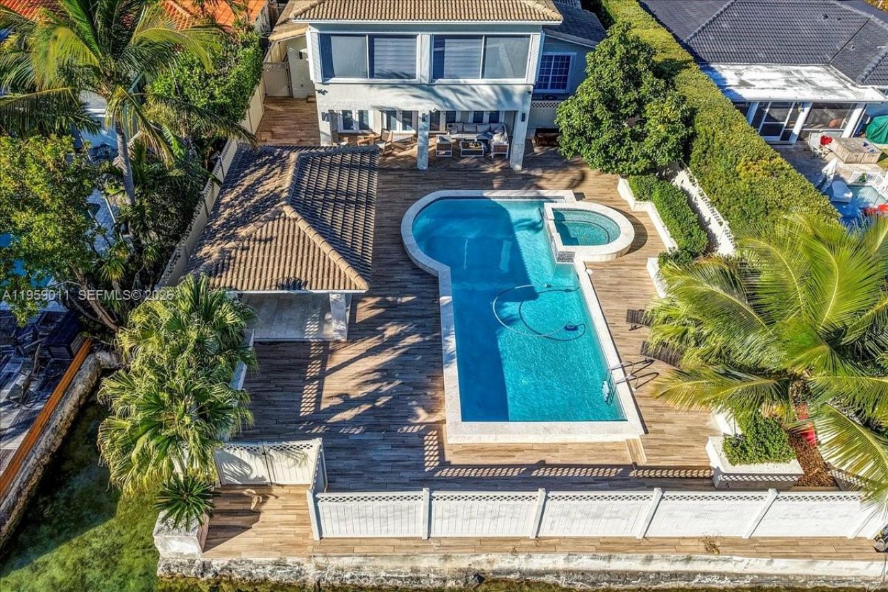 1700 Cleveland Rd, Miami Beach, FL 33141 Photo