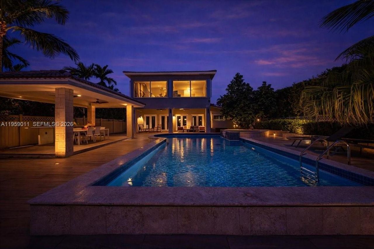 1700 Cleveland Rd, Miami Beach, FL 33141 Photo