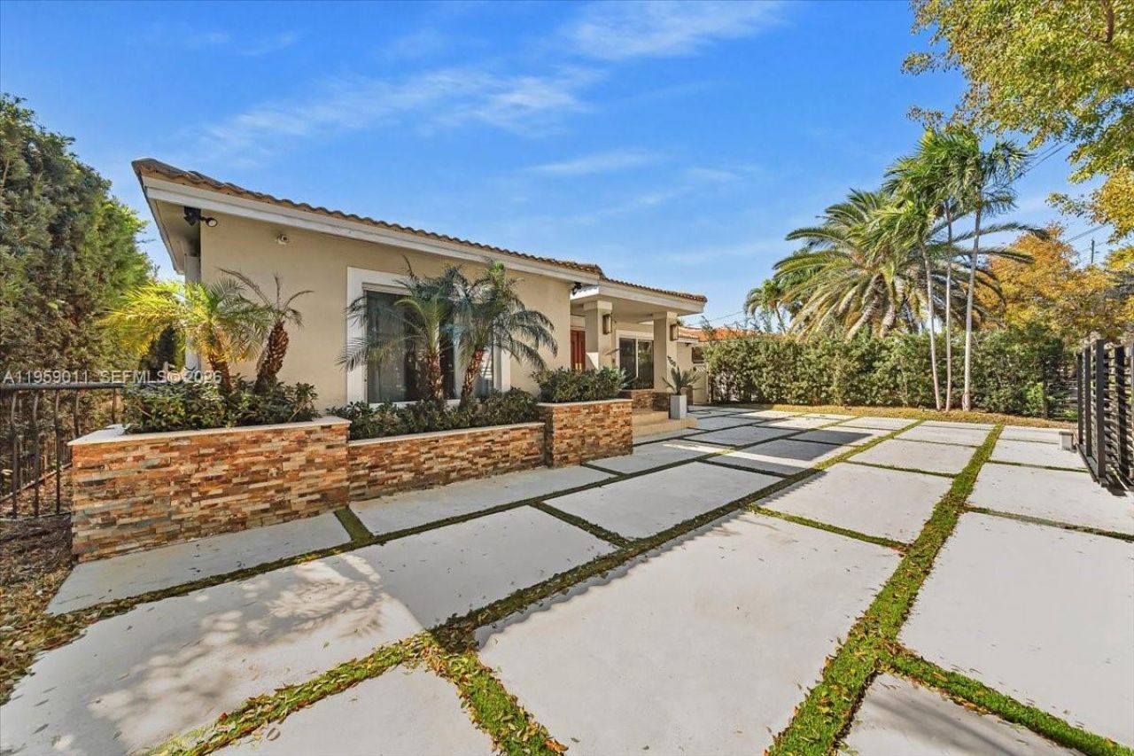 1700 Cleveland Rd, Miami Beach, FL 33141 Photo