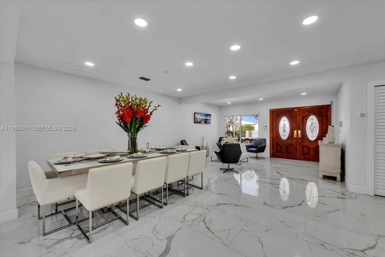 1700 Cleveland Rd, Miami Beach, FL 33141 Photo