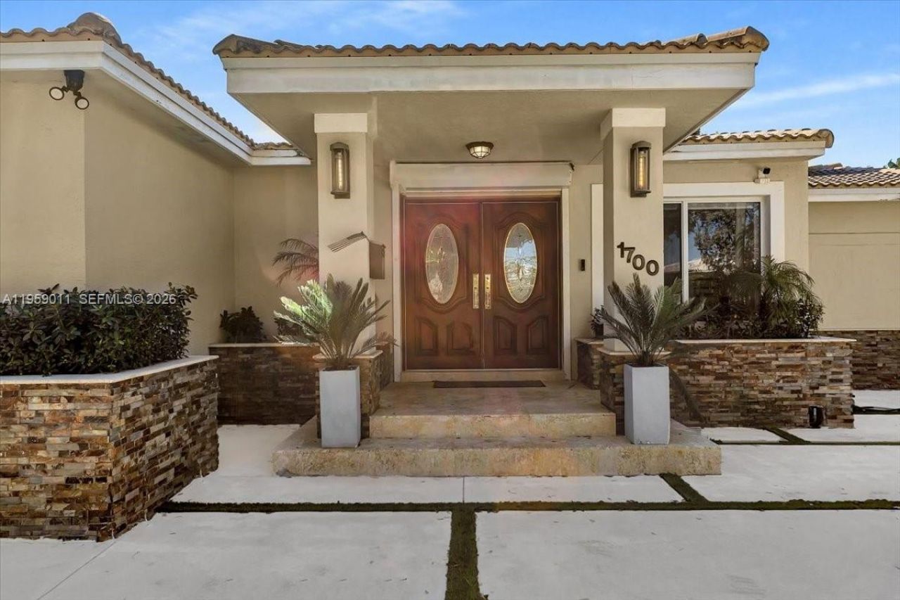 1700 Cleveland Rd, Miami Beach, FL 33141 Photo