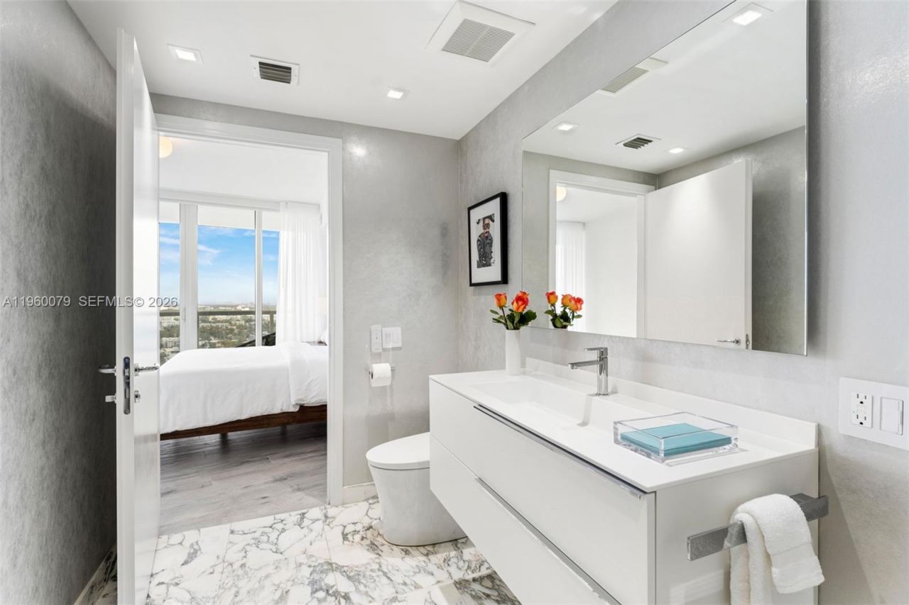 450 Alton Rd, Unit 2806, Miami Beach, FL 33139 Photo