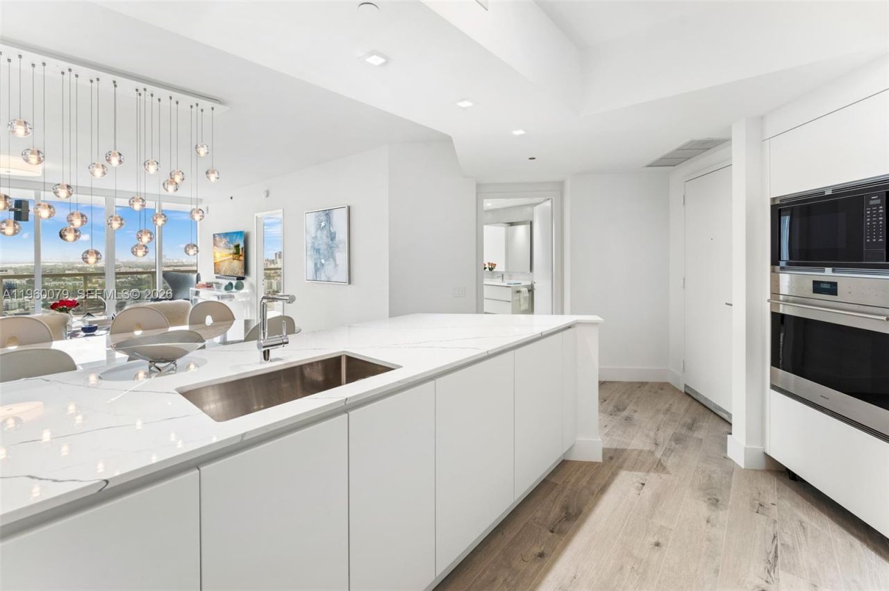 450 Alton Rd, Unit 2806, Miami Beach, FL 33139 Photo