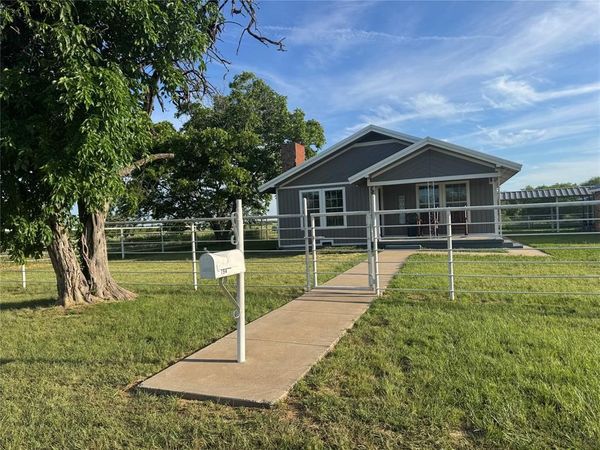 794 W Antelope Road, Jacksboro, TX 76389