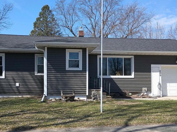 409 6th St SW, Hampton, IA 50441