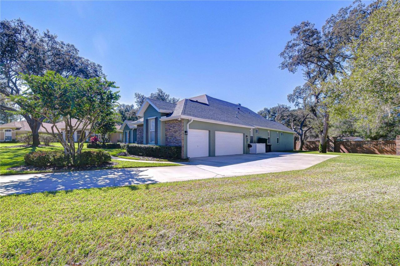 5114 Sylvan Oaks Drive, Valrico, FL 33596 Photo