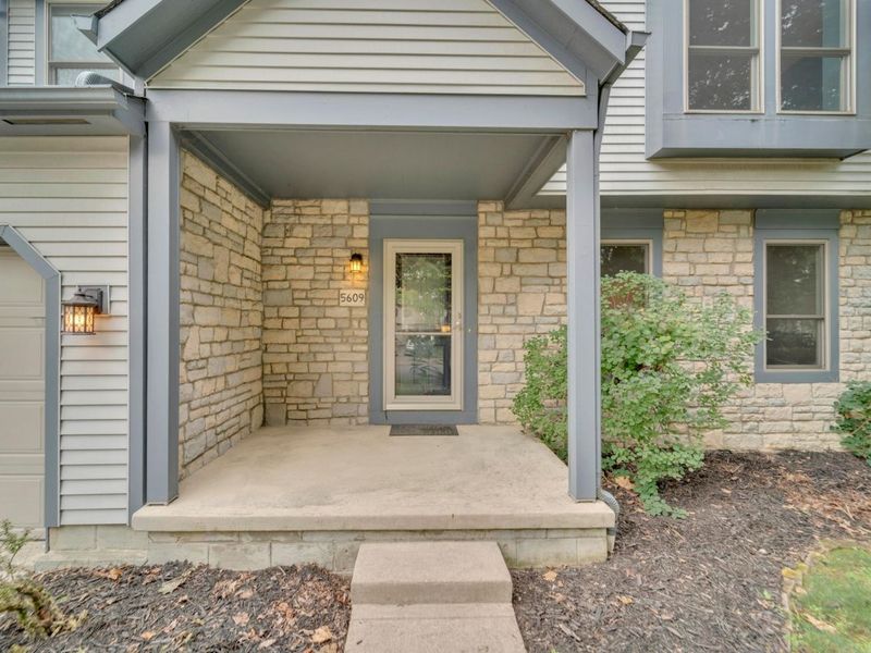 5609 Sandbrook Lane, Hilliard, OH 43026 Photo 2