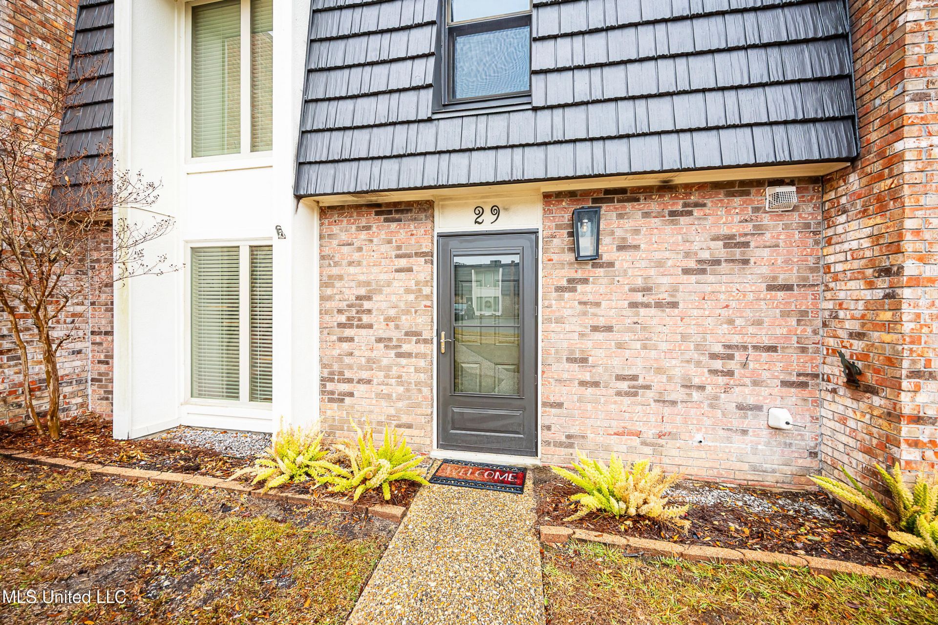 527 Front Beach Drive, Ocean Springs, MS 39564 Main Photo