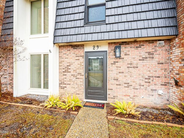 527 Front Beach Drive, Ocean Springs, MS 39564