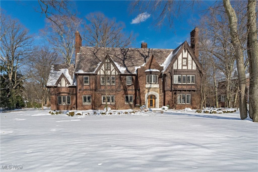 2917 N Park Boulevard, Cleveland, OH 44118 Main Photo