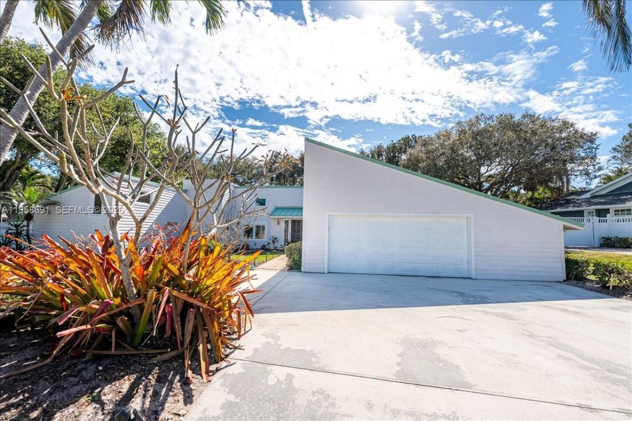 3 Gumbo Limbo Way , Sewalls Point, FL 34996 Photo