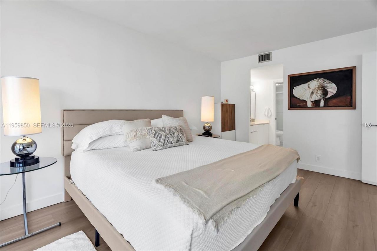 1865 Brickell Ave, Unit A1502, Miami, FL 33129 Photo