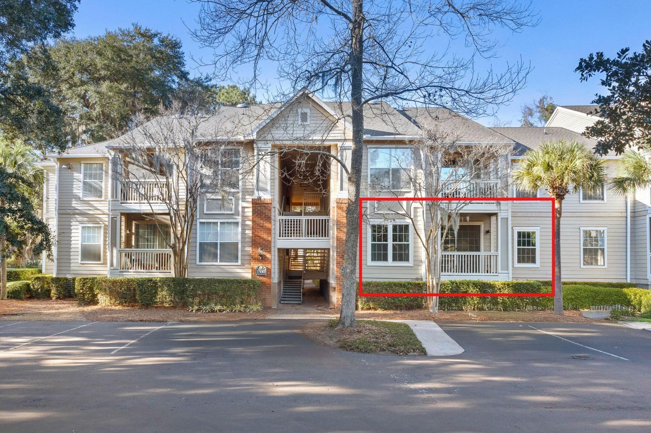 1600 Long Grove Drive Photo 1