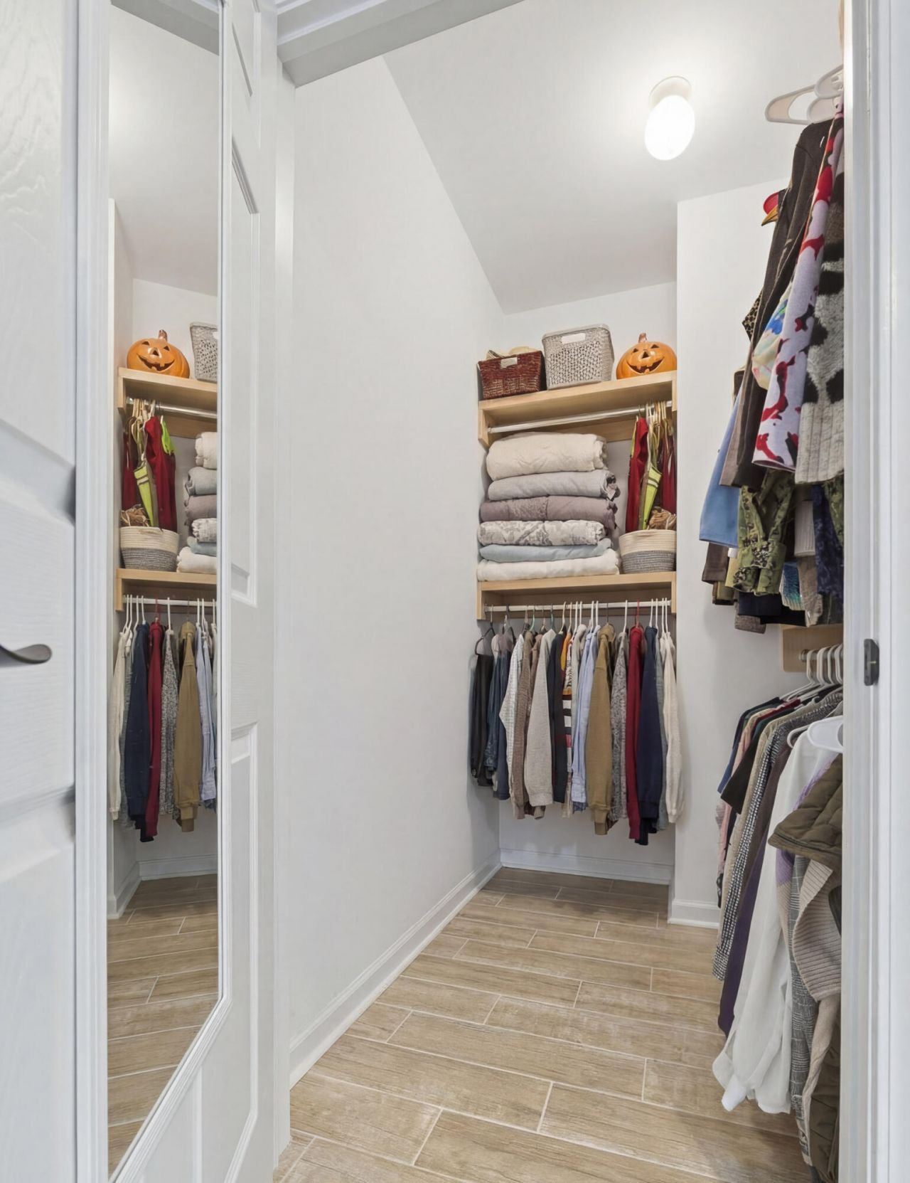 1600 Long Grove Drive Photo 13