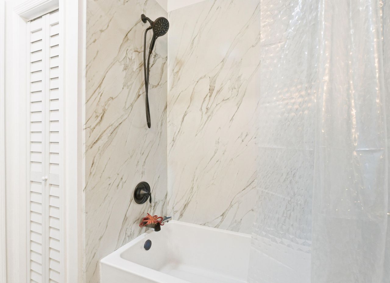 1600 Long Grove Drive Photo 16