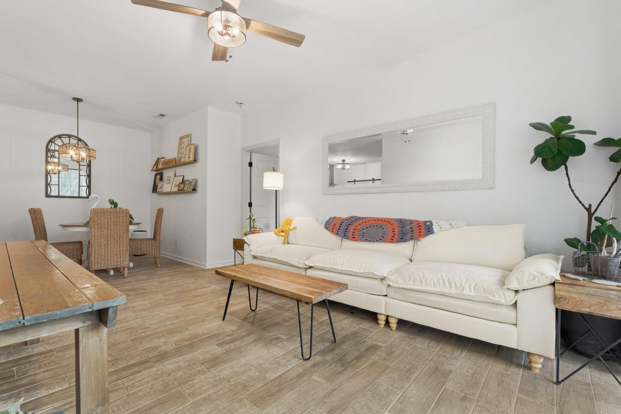 1600 Long Grove Drive Photo 19