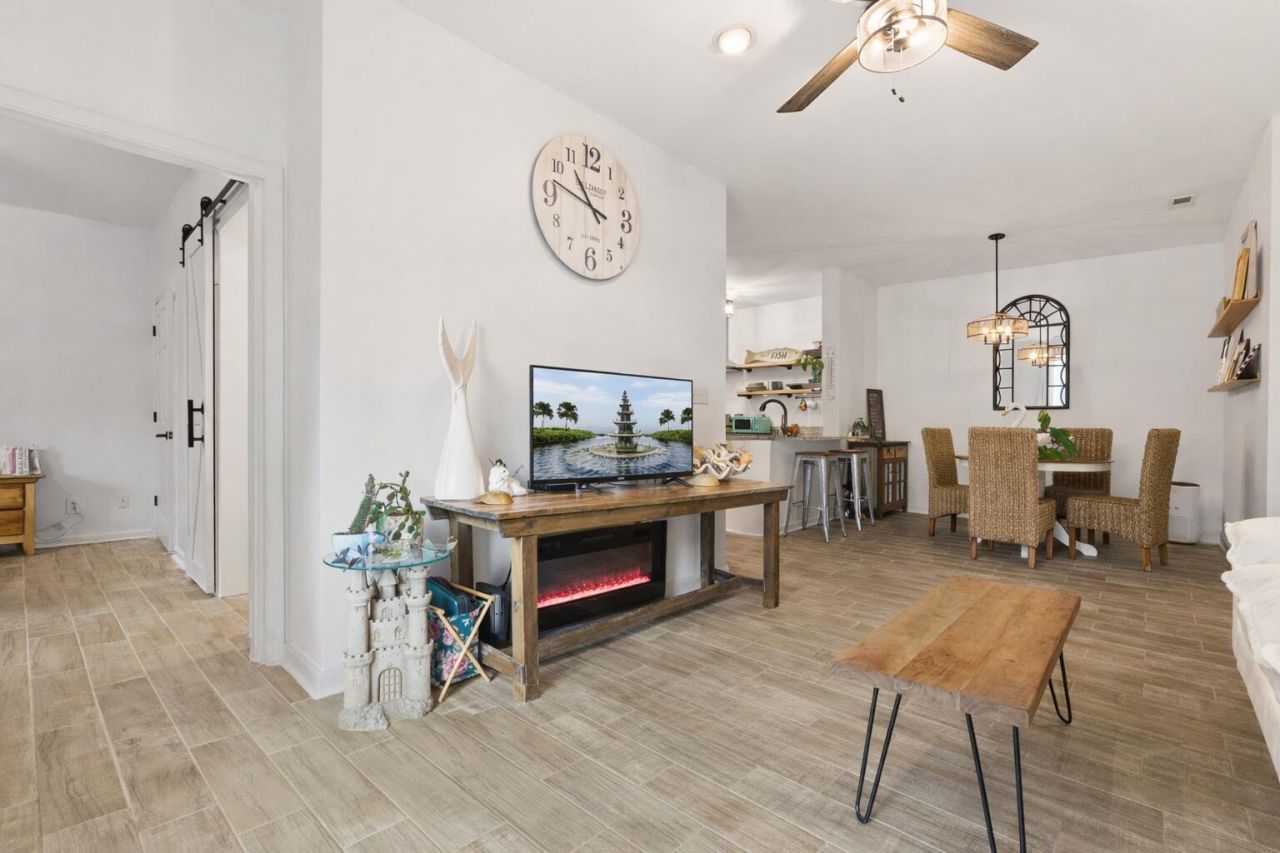 1600 Long Grove Drive Photo 20