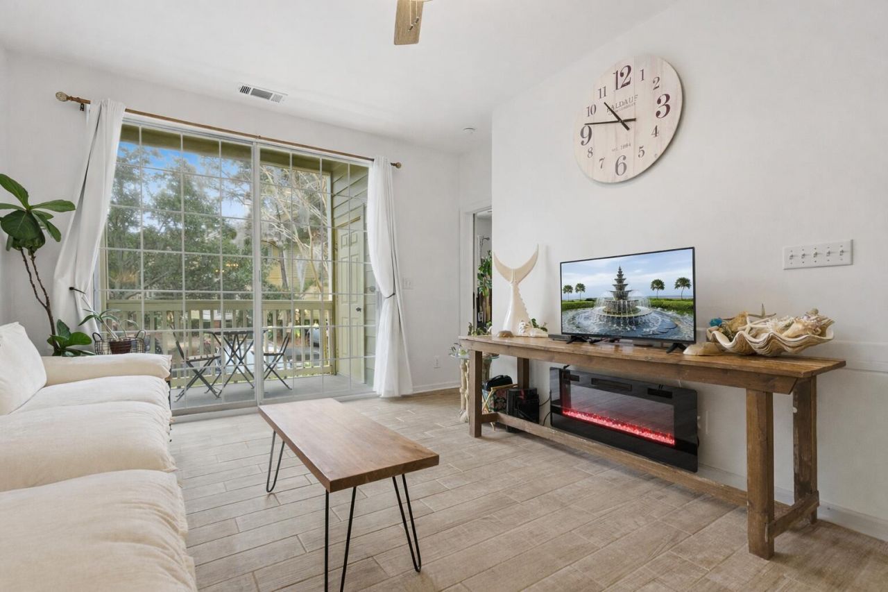 1600 Long Grove Drive Photo 21