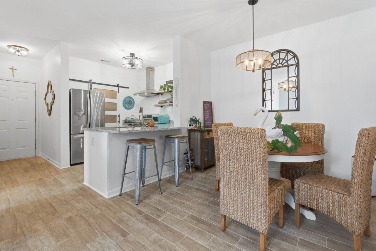 1600 Long Grove Drive Photo 22