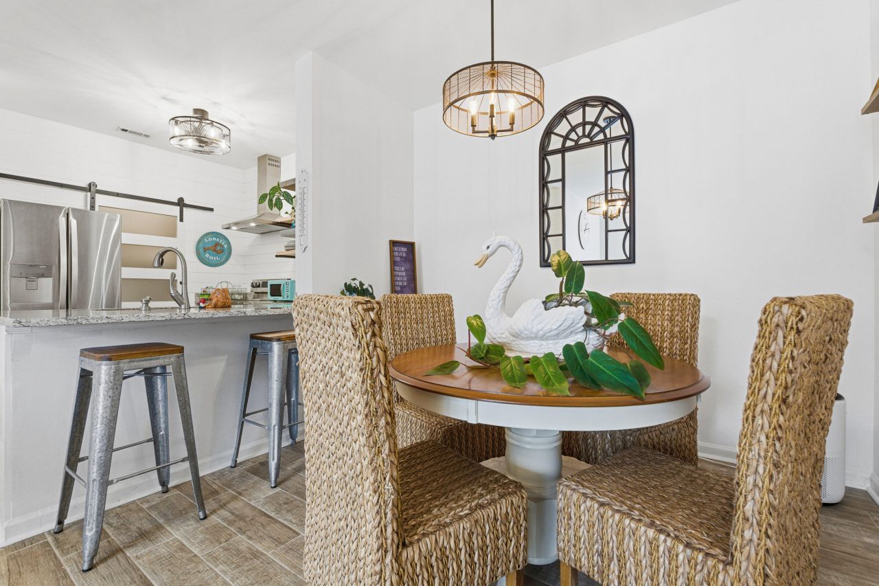 1600 Long Grove Drive Photo 23