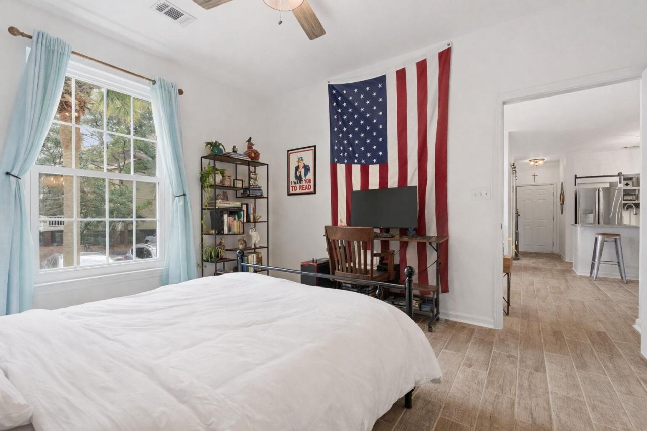 1600 Long Grove Drive Photo 25