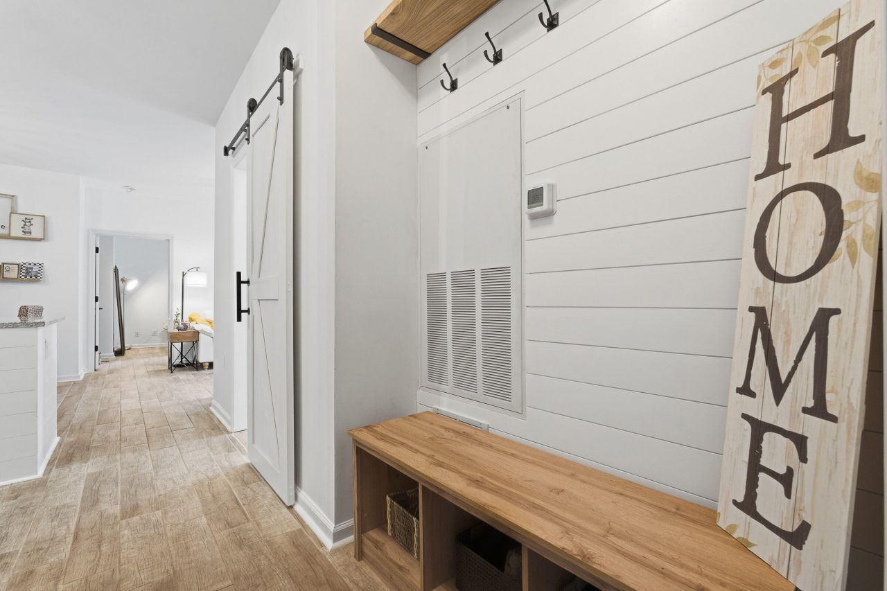 1600 Long Grove Drive Photo 3