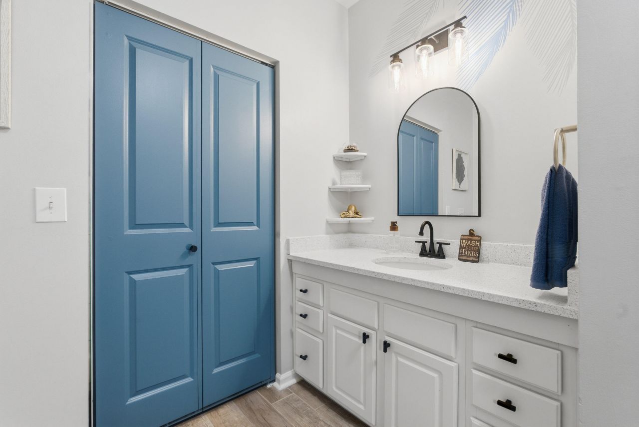 1600 Long Grove Drive Photo 30