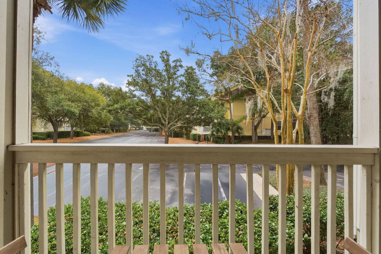 1600 Long Grove Drive Photo 32