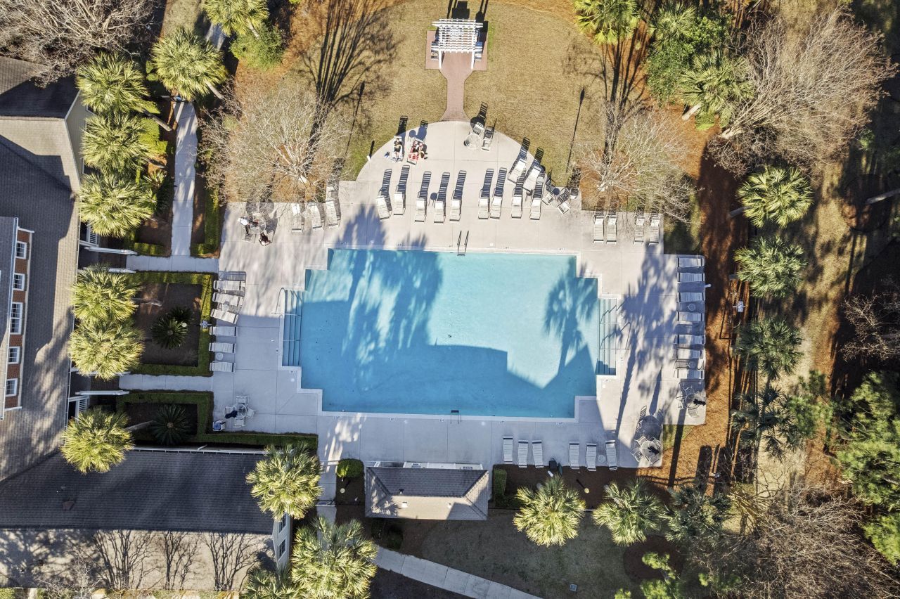 1600 Long Grove Drive Photo 37