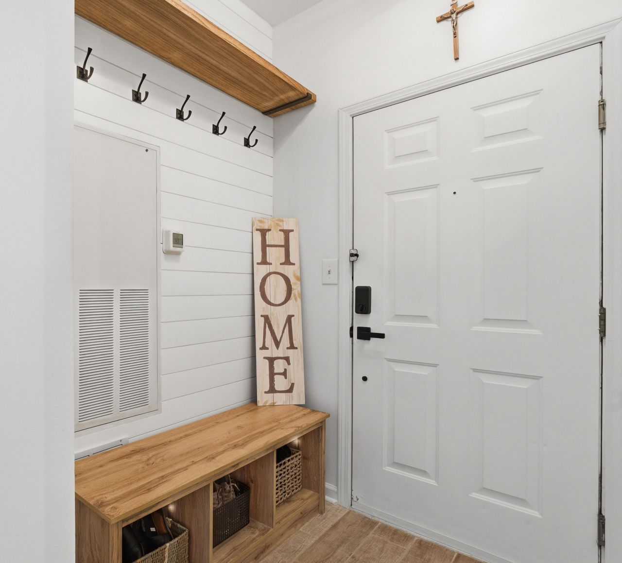 1600 Long Grove Drive Photo 4