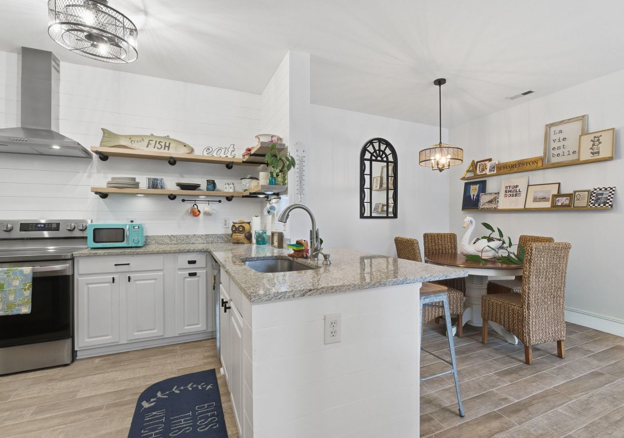 1600 Long Grove Drive Photo 8