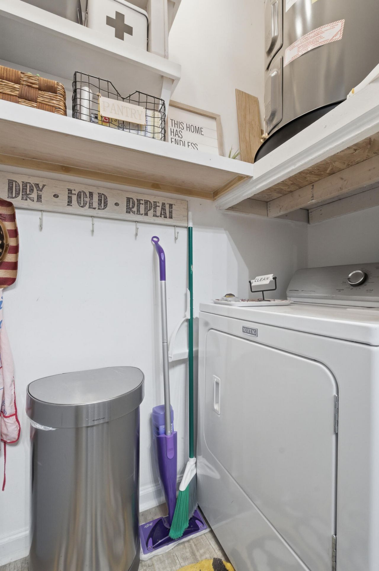 1600 Long Grove Drive Photo 9