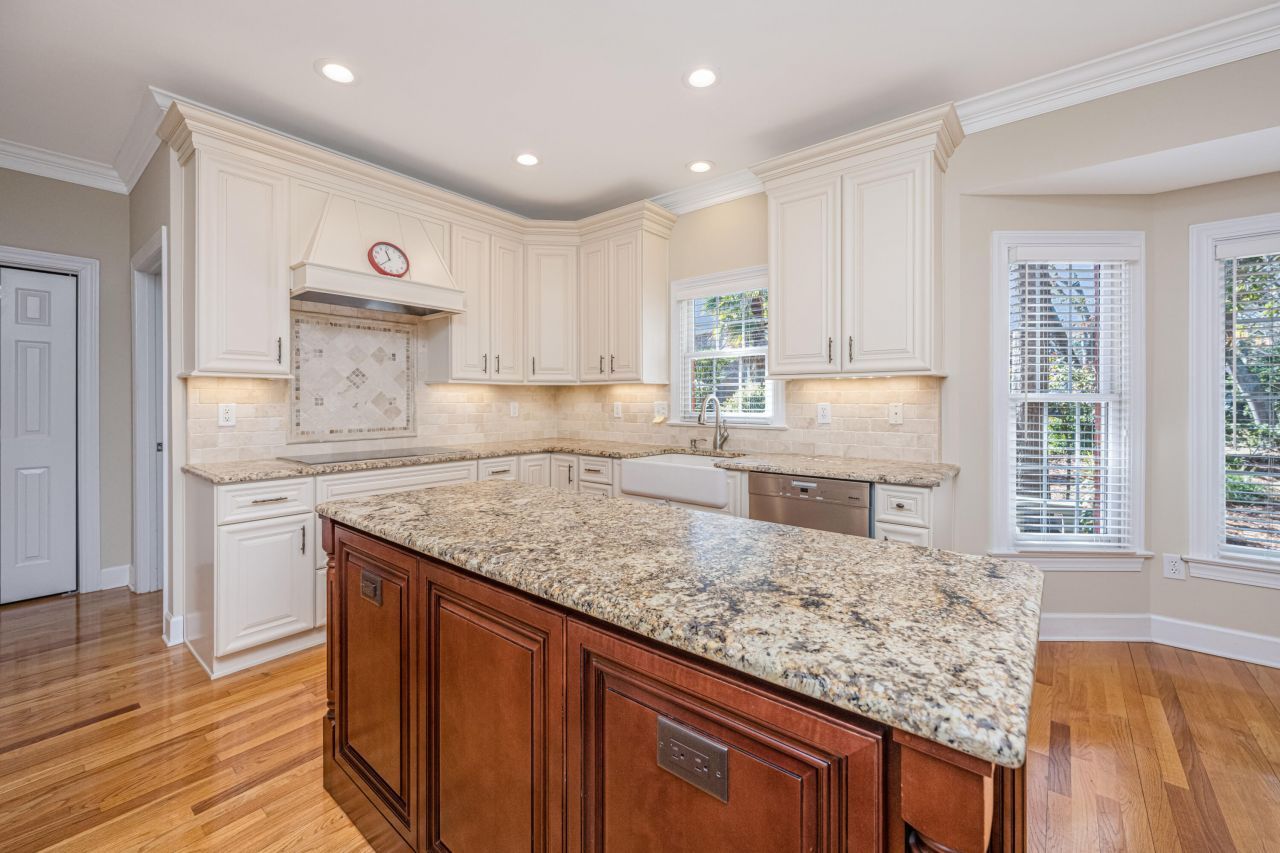 1295 Chrismill Lane Photo 2