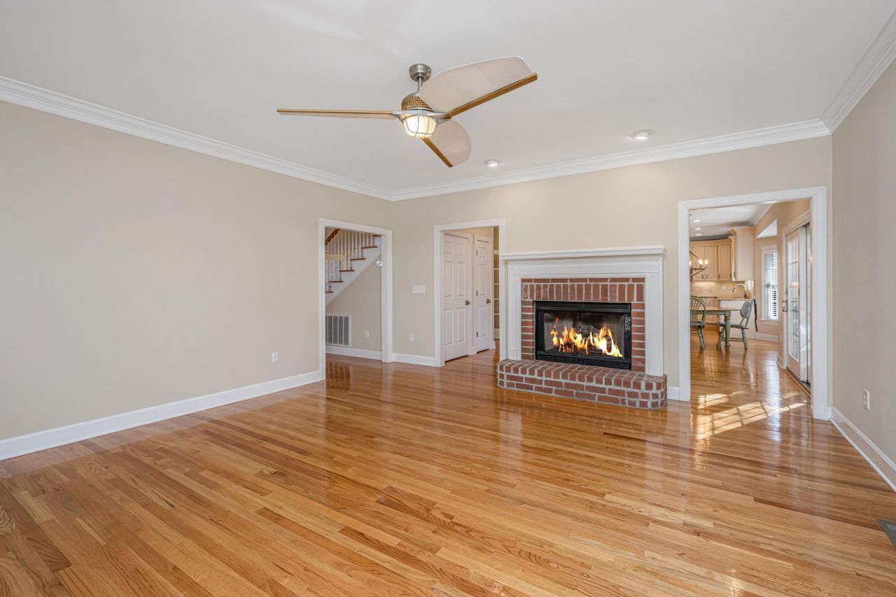 1295 Chrismill Lane Photo 5