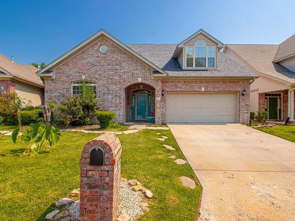 27 Courtside Pl, Little Rock, AR 72210