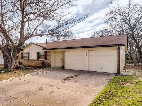 820 E Glendale Street, Crowley, TX 76036
