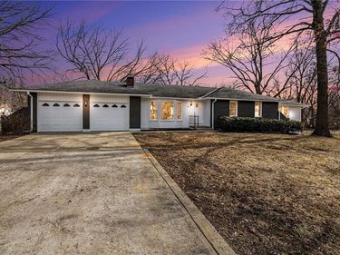 960 Glengera Street, Peculiar, MO 64078